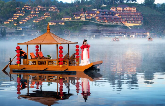 KASHMIR-boat